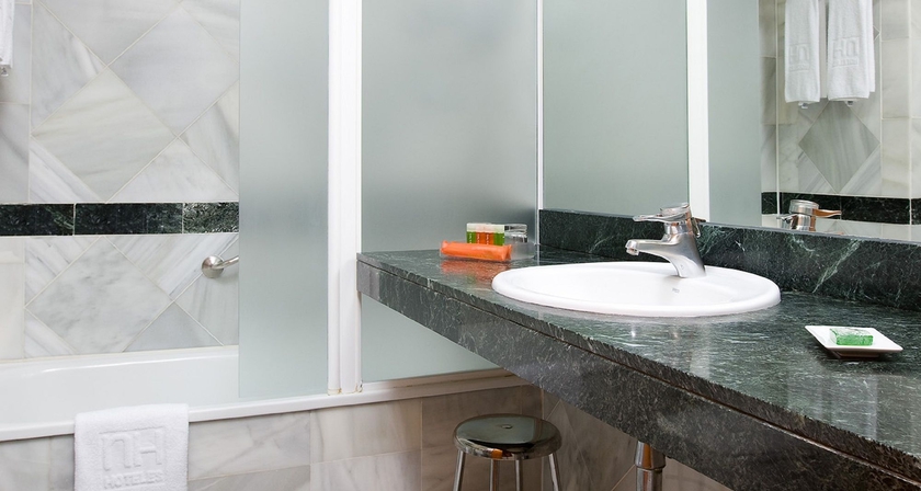 Imagen de la habitación del Hotel Sercotel Amistad Murcia. Foto 11