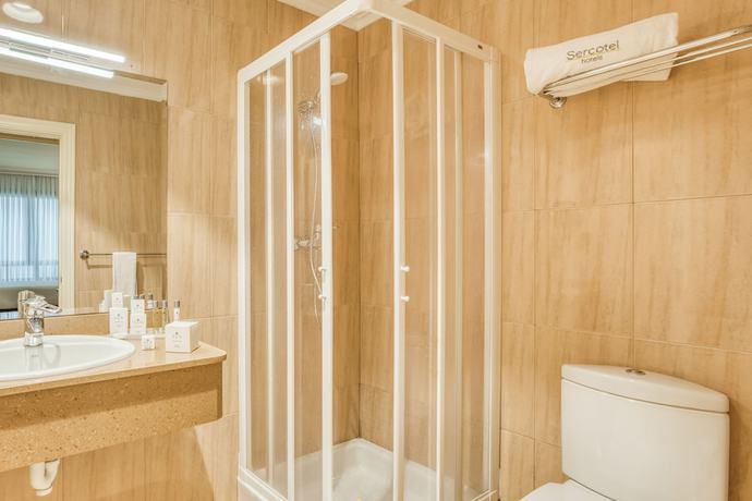 Imagen de la habitación del Hotel Sercotel Arenal Bilbao. Foto 13
