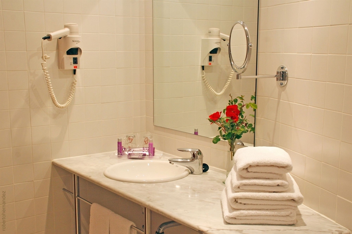 Imagen de la habitación del Hotel Sercotel Arrahona. Foto 4