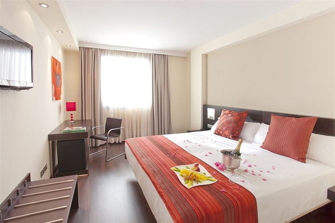 Imagen de la habitación del Hotel Sercotel Aura Algeciras. Foto 2