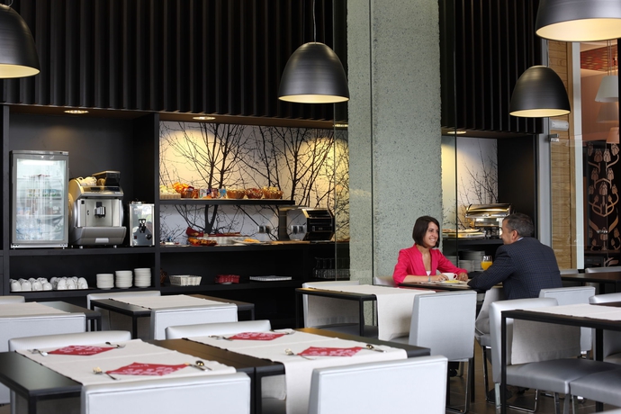 Imagen del bar/restaurante del Hotel Sercotel Boulevard Vitoria. Foto 5