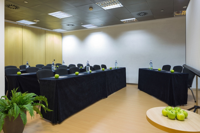 Imagen de los interiores del Hotel Sercotel Caspe. Foto 8