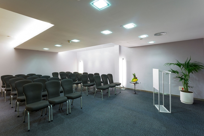 Imagen de los interiores del Hotel Sercotel Caspe. Foto 9