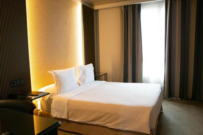 Imagen de la habitación del Hotel Sercotel Ciudad de Oviedo. Foto 7
