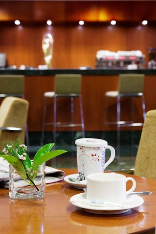 Imagen del bar/restaurante del Hotel Sercotel Cornella Barcelona. Foto 2