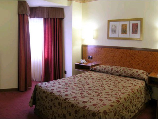 Imagen de la habitación del Hotel Sercotel Cuatro Postes. Foto 4