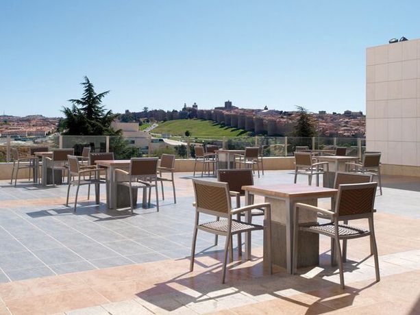 Imagen de los exteriores del Hotel Sercotel Cuatro Postes. Foto 12