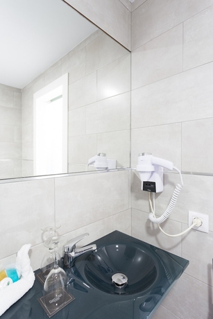 Imagen de la habitación del Hotel Sercotel Familia Conde. Foto 12