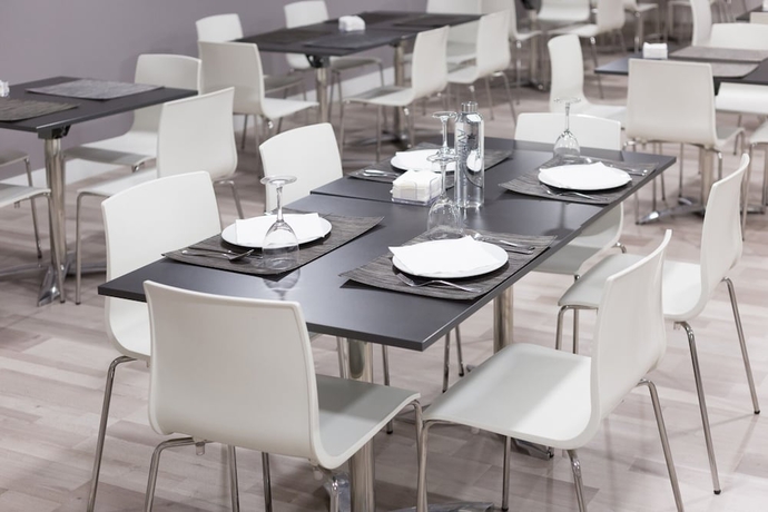 Imagen del bar/restaurante del Hotel Sercotel Familia Conde. Foto 2