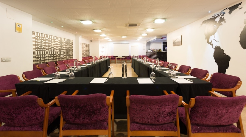 Imagen de los interiores del Hotel Sercotel Familia Conde. Foto 17