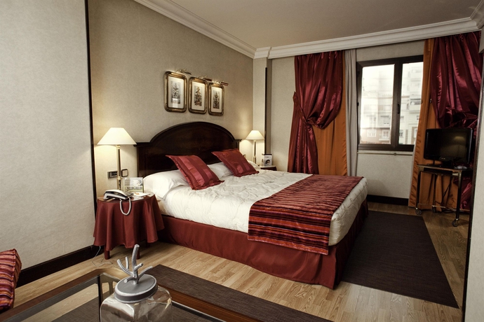 Imagen de la habitación del Hotel Sercotel Gran Conde Duque. Foto 8