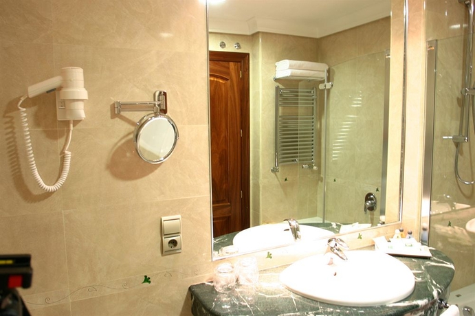 Imagen de la habitación del Hotel Sercotel Guadiana. Foto 4