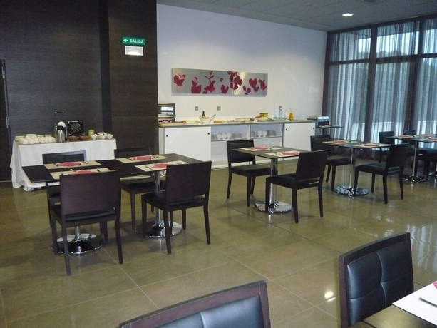 Imagen del bar/restaurante del Hotel Sercotel Hola Tafalla. Foto 3