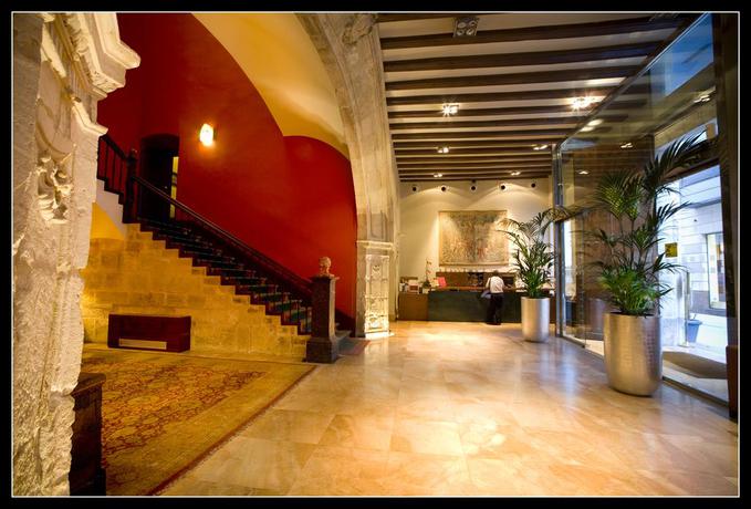 Imagen de los interiores del Hotel Sercotel Palacio De Tudemir. Foto 25