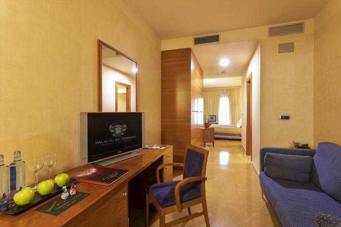 Imagen de la habitación del Hotel Sercotel Palacio De Tudemir. Foto 9