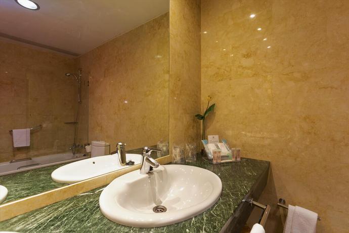 Imagen de la habitación del Hotel Sercotel Palacio De Tudemir. Foto 10