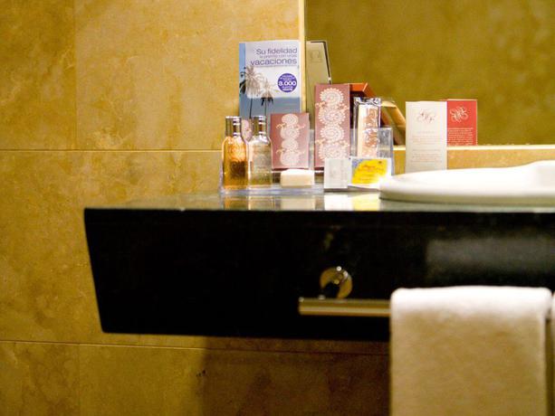 Imagen de la habitación del Hotel Sercotel Palacio De Tudemir. Foto 12