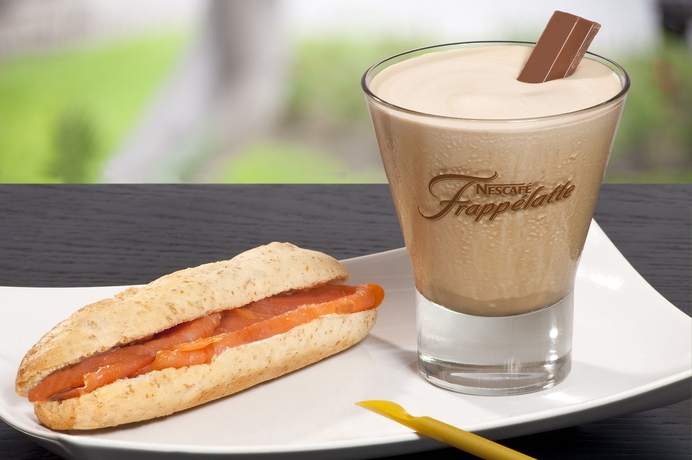 Imagen del bar/restaurante del Hotel Sercotel Parque. Foto 5