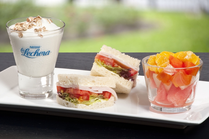 Imagen del bar/restaurante del Hotel Sercotel Parque. Foto 10