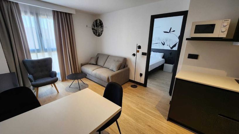 Imagen de la habitación del Hotel Sercotel Plana Suites. Foto 2