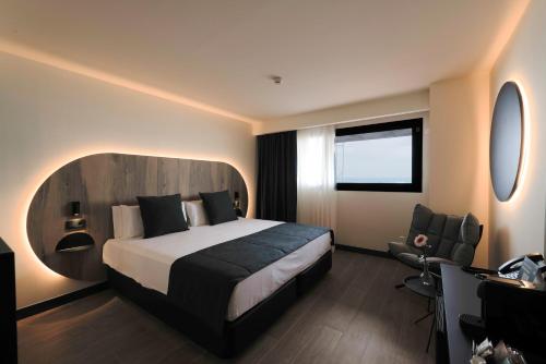 Imagen de la habitación del Hotel Sercotel Playa Canteras. Foto 17