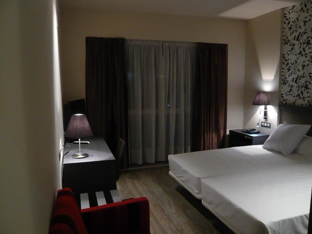 Imagen de la habitación del Hotel Sercotel Plaza Feria. Foto 6