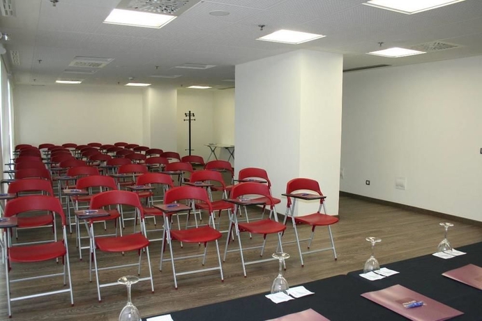 Imagen de los interiores del Hotel Sercotel Plaza Feria. Foto 11