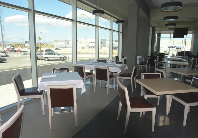 Imagen del bar/restaurante del Hotel Sercotel Plaza Feria. Foto 3