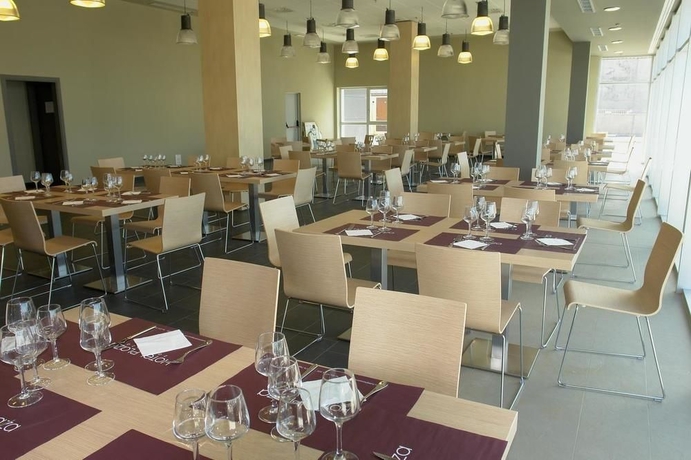 Imagen del bar/restaurante del Hotel Sercotel Plaza Feria. Foto 4