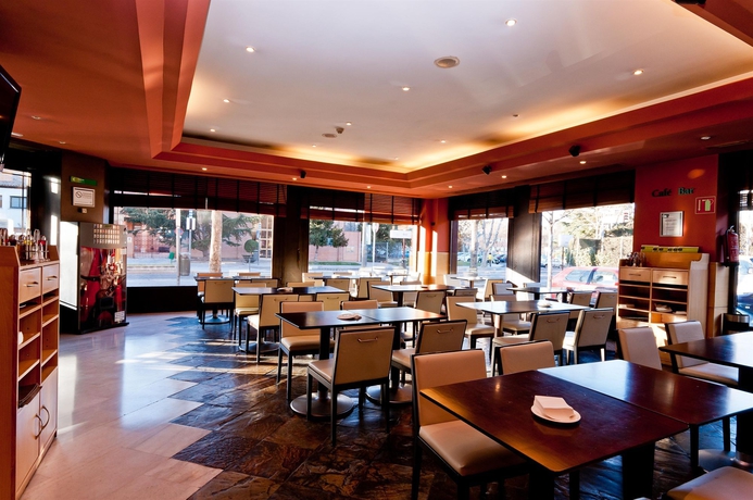 Imagen del bar/restaurante del Hotel Sercotel Pozuelo. Foto 2