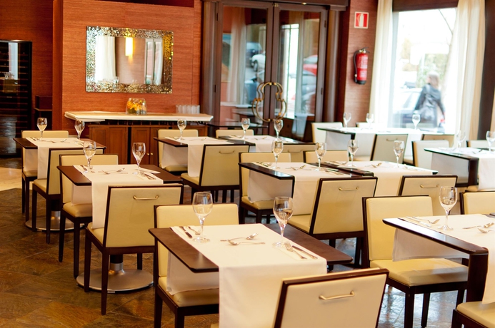 Imagen del bar/restaurante del Hotel Sercotel Pozuelo. Foto 3