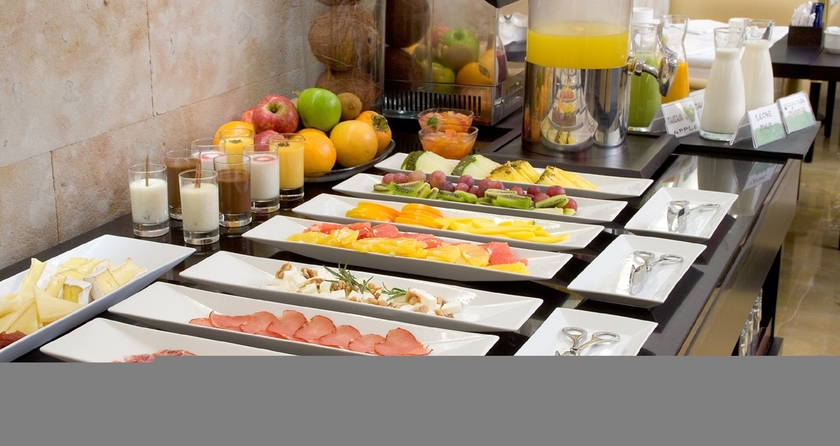 Imagen del bar/restaurante del Hotel Sercotel Puerta De La Catedral. Foto 3