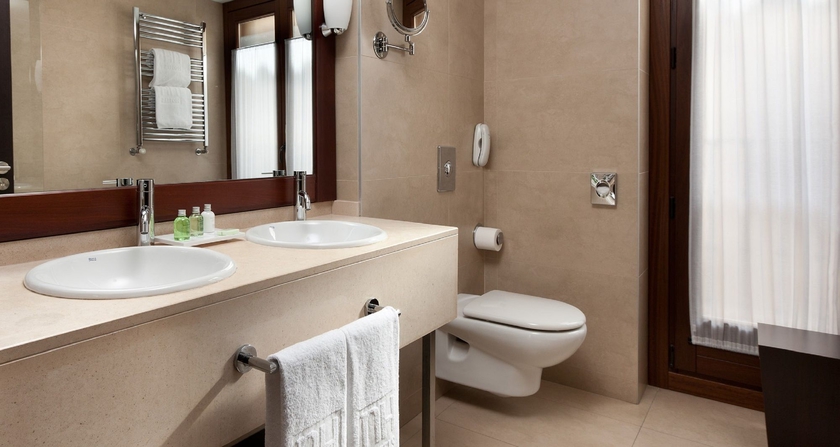 Imagen de la habitación del Hotel Sercotel Puerta De La Catedral. Foto 10