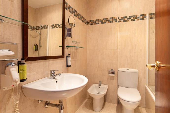 Imagen de la habitación del Hotel Sercotel Puerto de Santa Mar&iacute;a. Foto 7