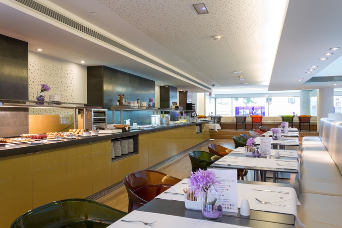 Imagen del bar/restaurante del Hotel Sercotel Rosellon. Foto 5