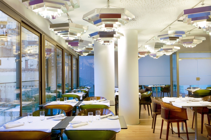 Imagen del bar/restaurante del Hotel Sercotel Rosellon. Foto 6