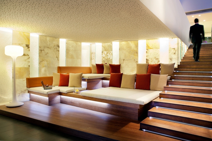 Imagen de los interiores del Hotel Sercotel Rosellon. Foto 14