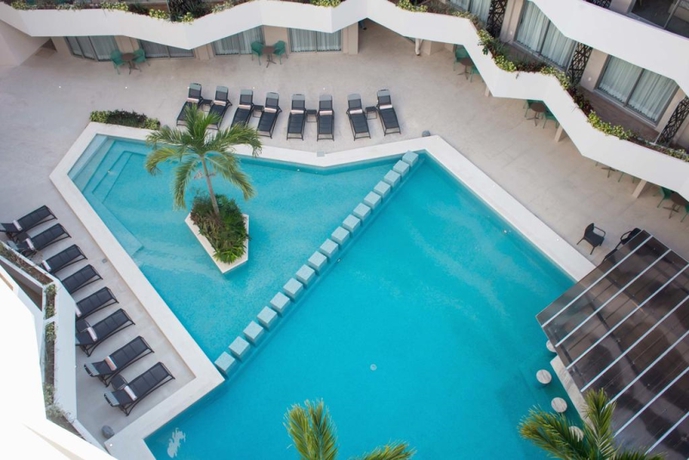Imagen de la piscina del Hotel Sercotel The Gallery By Klr. Foto 18
