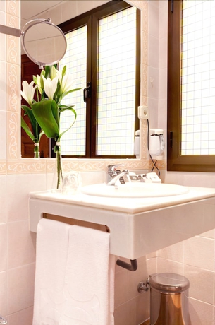 Imagen de la habitación del Hotel Sercotel Toledo Imperial. Foto 15