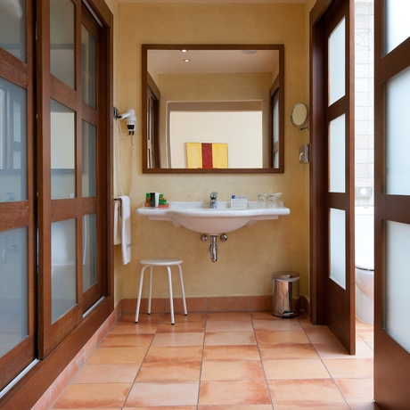 Imagen de la habitación del Hotel Sercotel Toledo Renacimiento. Foto 15