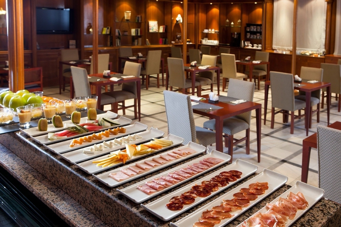 Imagen del bar/restaurante del Hotel Sercotel Toledo Renacimiento. Foto 8