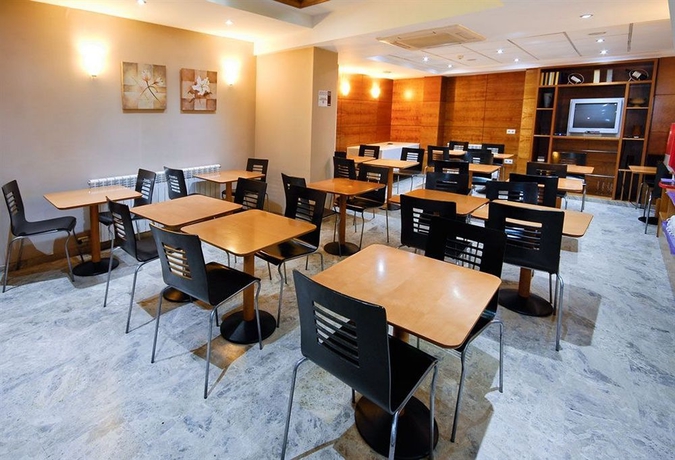 Imagen del bar/restaurante del Hotel Sercotel Torico Plaza. Foto 2