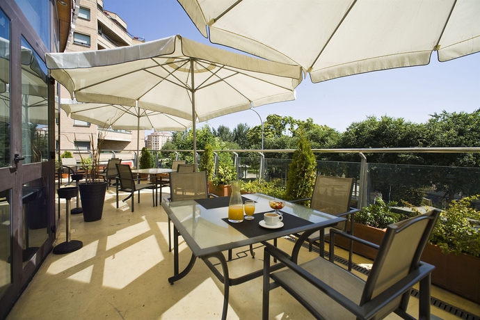 Imagen del bar/restaurante del Hotel Sercotel Tudela Bardenas. Foto 5