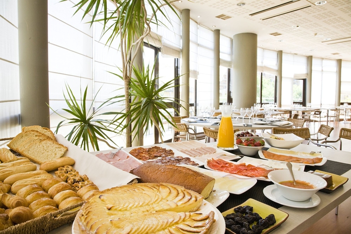 Imagen del bar/restaurante del Hotel Sercotel Tudela Bardenas. Foto 6