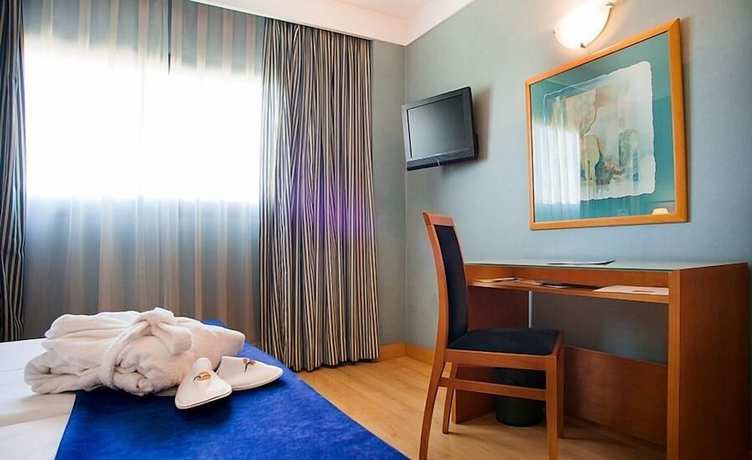 Imagen de la habitación del Hotel Sercotel de los Reyes. Foto 8