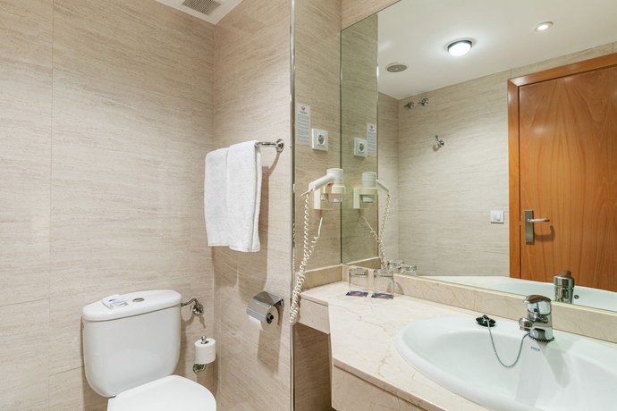 Imagen de la habitación del Hotel Sercotel de los Reyes. Foto 17