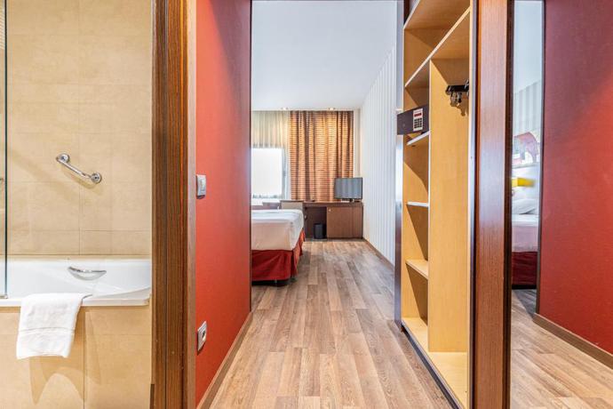 Imagen de la habitación del Hotel Sercotel las Artes Pinto. Foto 6