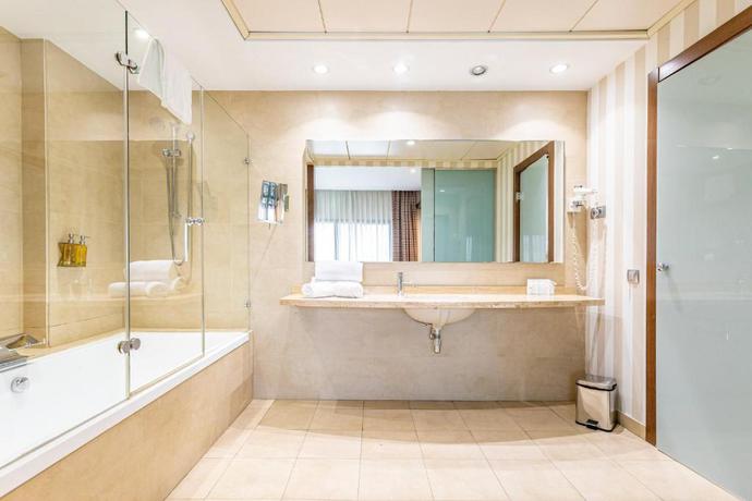 Imagen de la habitación del Hotel Sercotel las Artes Pinto. Foto 9