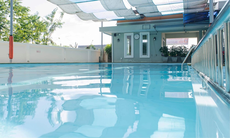 Imagen de la piscina del Hotel Seree Grand Resort. Foto 19