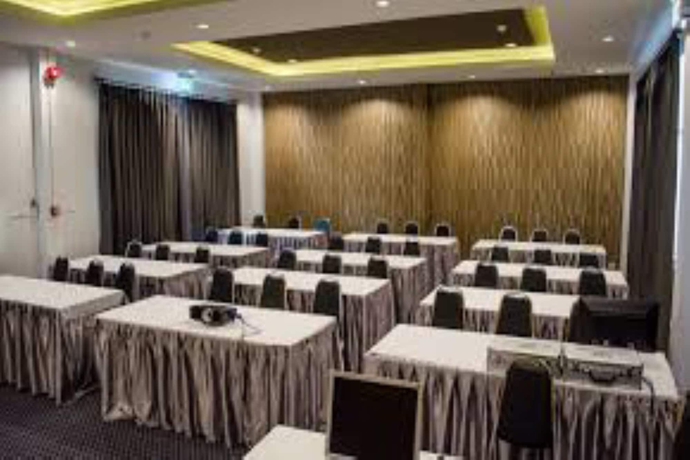 Imagen de los interiores del Hotel Seree Grand Resort. Foto 15